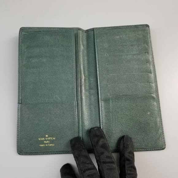 LOUIS VUITTON Vintage Taiga bifold wallet lime green Solid color France - Picture 16 of 16